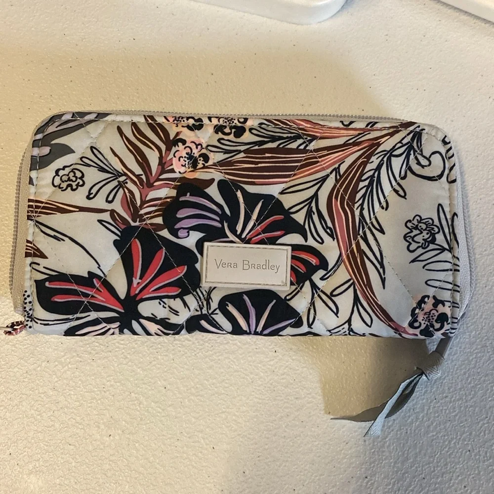 Vera Bradley Ultralight RFID Accordion‎ Wristlet Wallet in Sun Washed Tropical - Picture 7 of 7